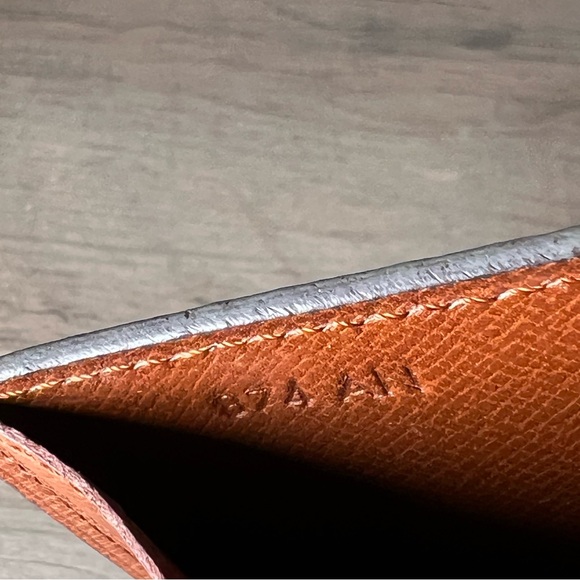 LOUIS VUITTON Sarah Long Monogram Wallet - Picture 7 of 10